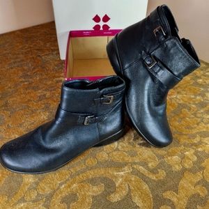 Naturalizer woman's ankle boot black size10 low heel NWT box.